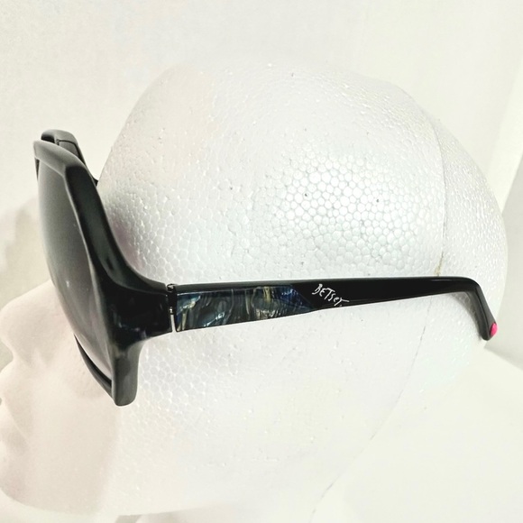 Betsey Johnson Oversized Black Sunglasses with Gradient Lenses Vintage Y2K main image 4